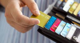 carteira com vários cartões de crédito débito