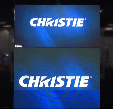 Caixa com processador Christie em plano de espelho 