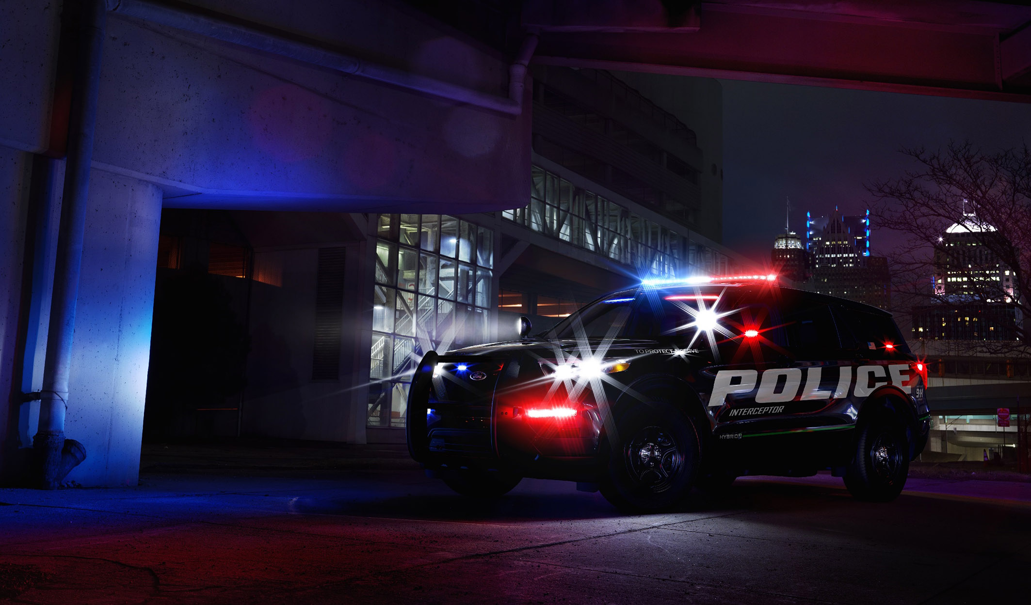 Outra vista do Ford Interceptor linha SUV híbridos para a polícia