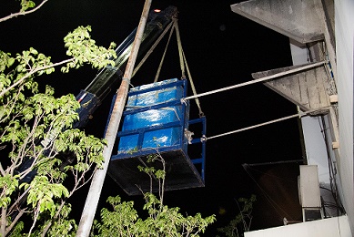 Data center sendo puxado ao local de destino