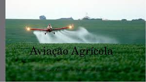 Aviação agrícola avião pulverizando