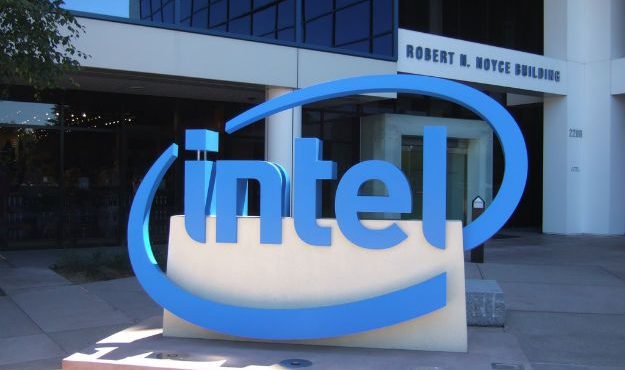Logotipo da Intel em frente da fachada