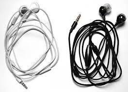 Foness de ouvido intra auricular 1 branco e 1 preto