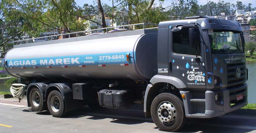 Caminhão de água potável