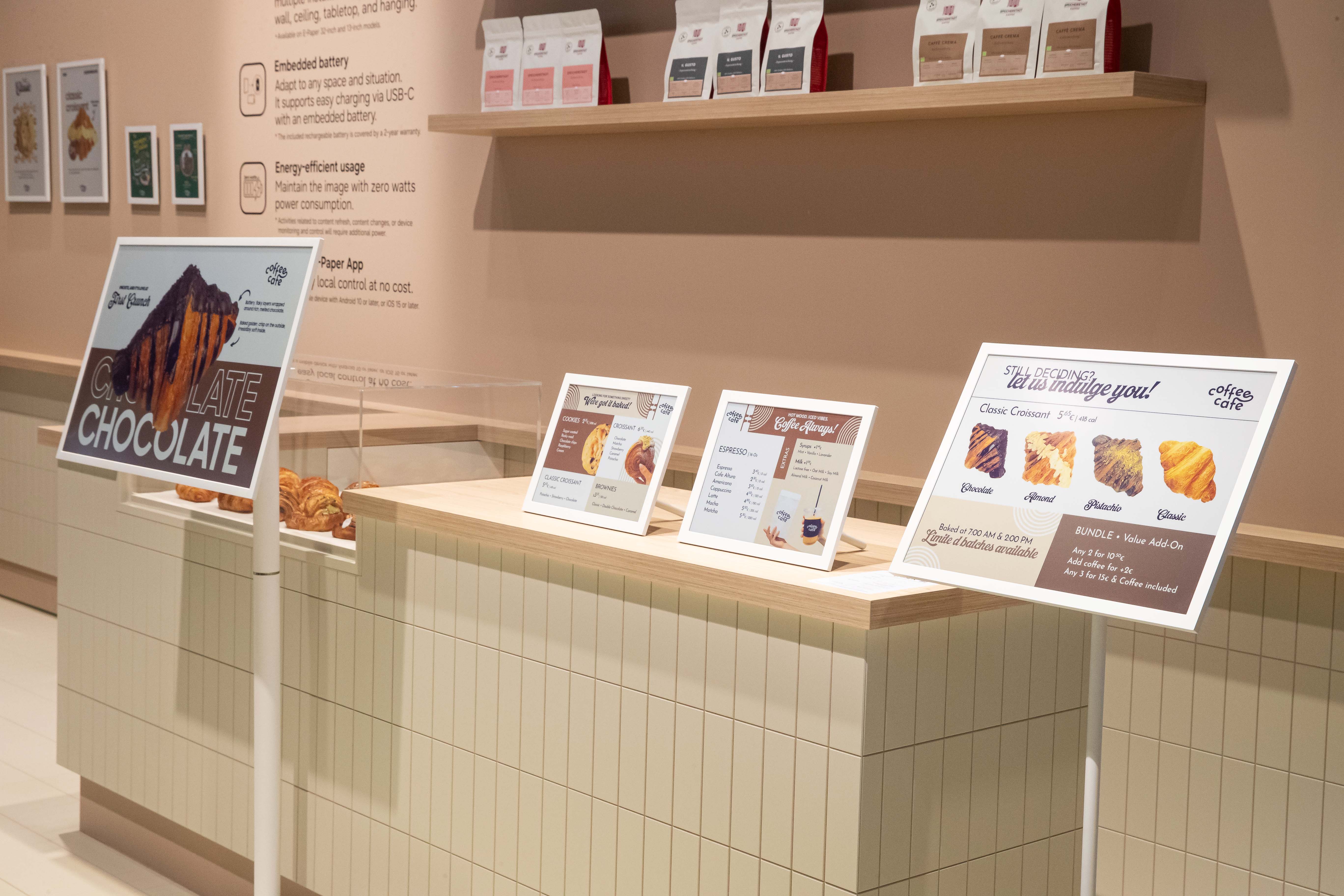 Quatro Color E-Paper em demonstra&ccedil;&atilde;o para o p&uacute;blico da ISE 2026