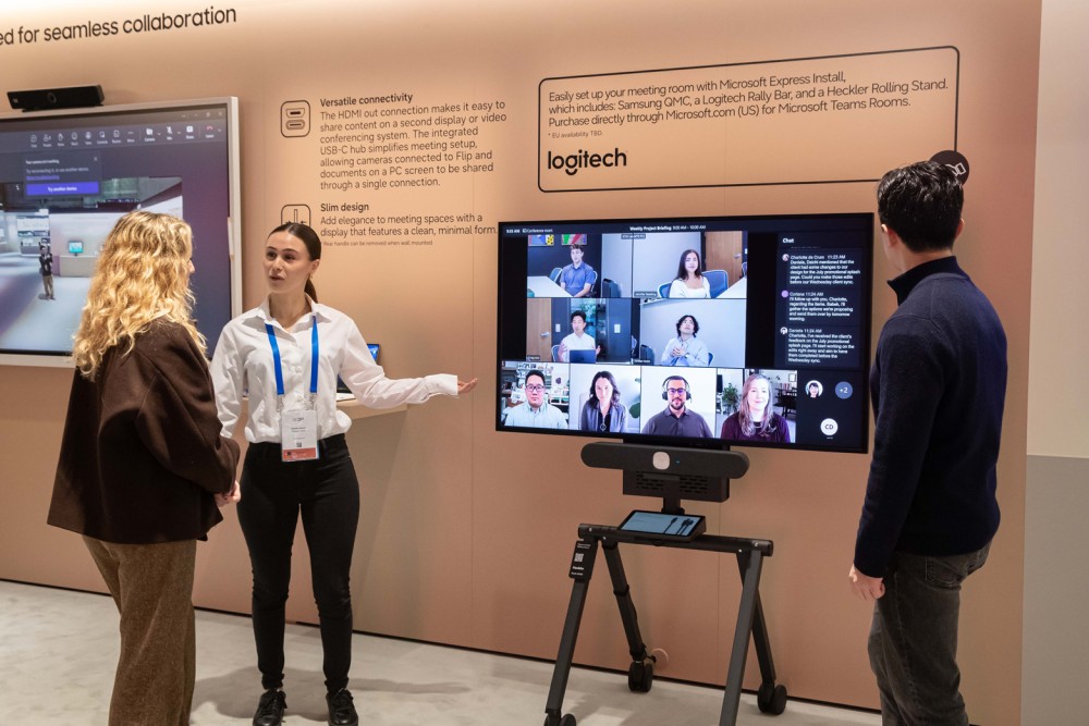 Demonstra&ccedil;&atilde;o da Logitech em equipamento da Samsung na ISE 2026